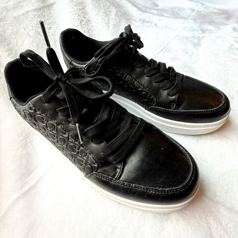 GUESS Men's Reell R Sneakers 7.5 Black Embossed Logo Low Top White Sole